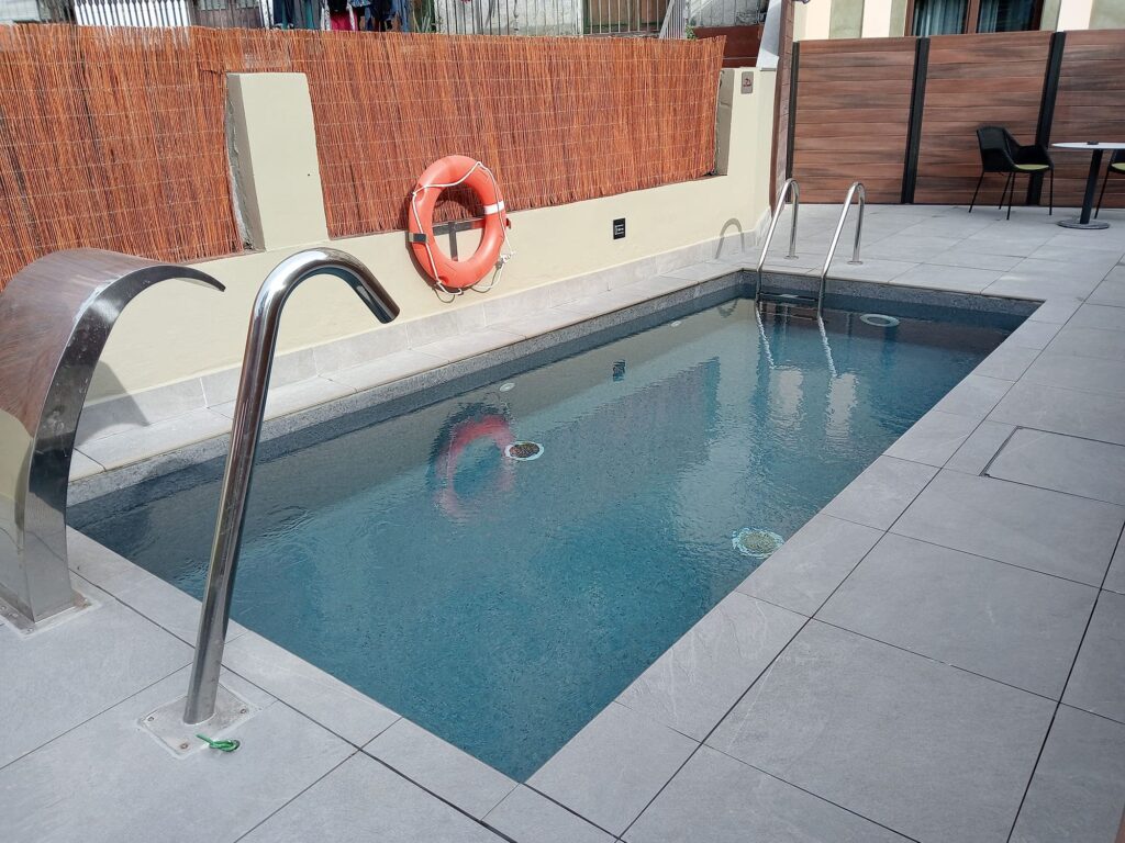 contratas gimeno reforma terraza piscina hotel port barcelona