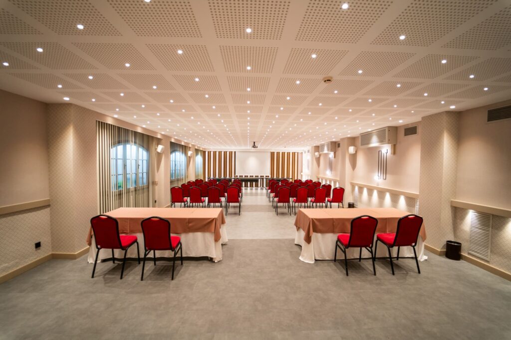 contratas gimeno reforma sala reuniones hotel valls tarragona