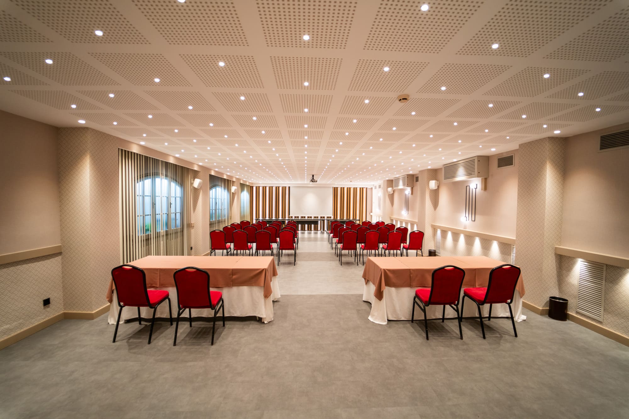 contratas gimeno reforma sala reuniones hotel valls tarragona