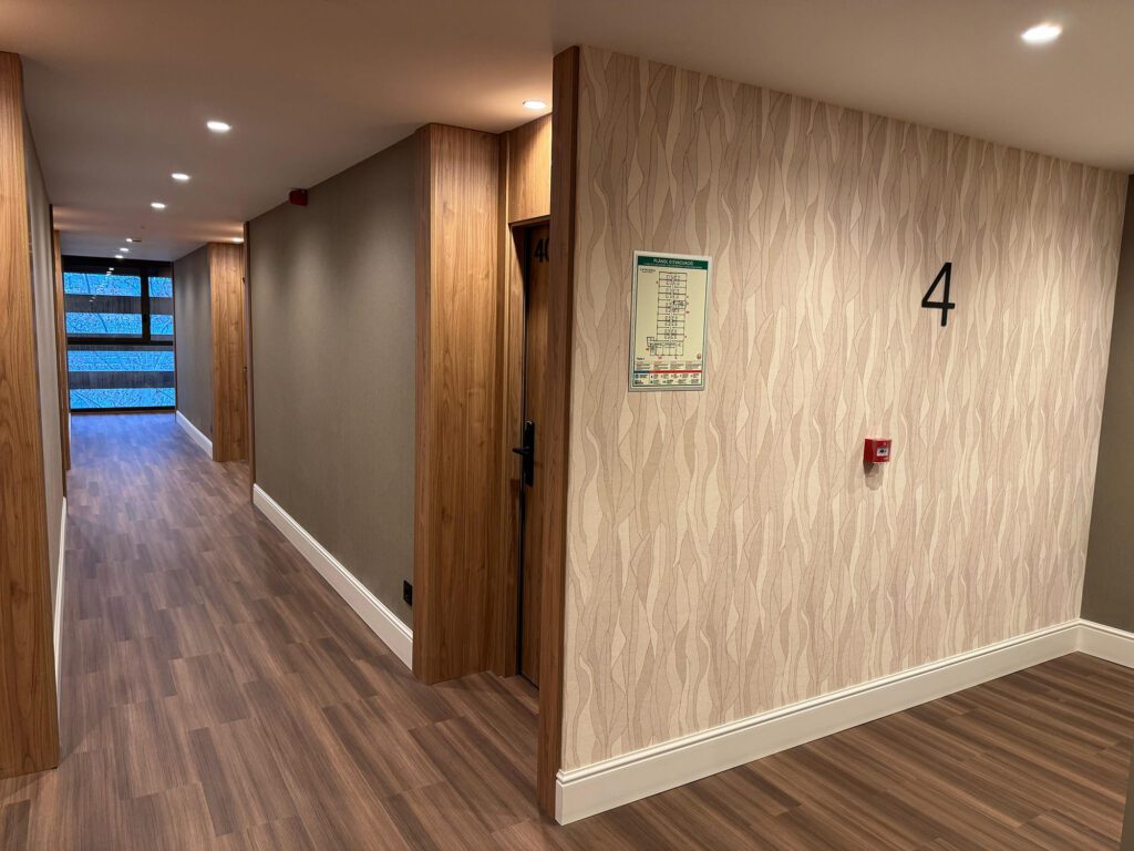 contratas gimeno reforma pasillos hotel maquinista barcelona